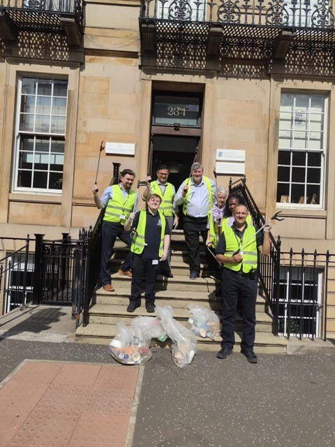 Operative team collecting litter